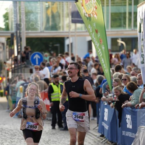 13.06.2025 - Holstenköstenlauf Felixshl http://msf.ph/oto/7925259 13.06.2025 20:06:11 Laufen 2949, 2950 meine-sportfotos.de