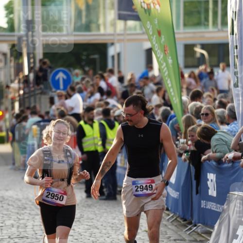 13.06.2025 - Holstenköstenlauf Felixshl http://msf.ph/oto/7925265 13.06.2025 20:06:11 Laufen 2949, 2950 meine-sportfotos.de