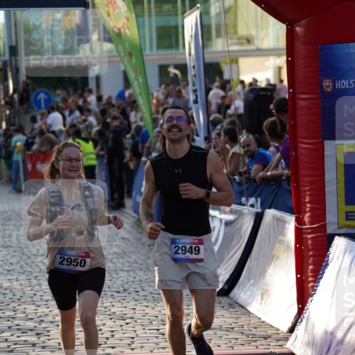 13.06.2025 - Holstenköstenlauf Felixshl http://msf.ph/oto/7925269 13.06.2025 20:06:13 Laufen 2949, 2950 meine-sportfotos.de