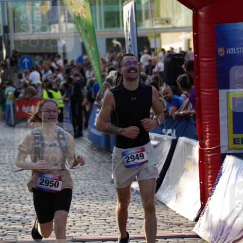 13.06.2025 - Holstenköstenlauf Felixshl http://msf.ph/oto/7925271 13.06.2025 20:06:13 Laufen 2949, 2950 meine-sportfotos.de
