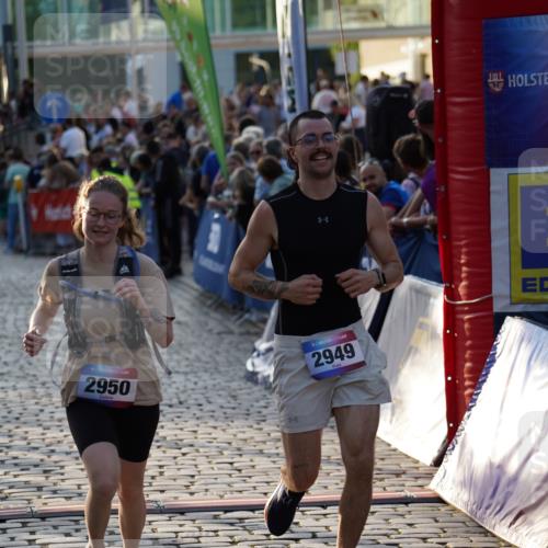 13.06.2025 - Holstenköstenlauf Felixshl http://msf.ph/oto/7925274 13.06.2025 20:06:13 Laufen 2949, 2950 meine-sportfotos.de