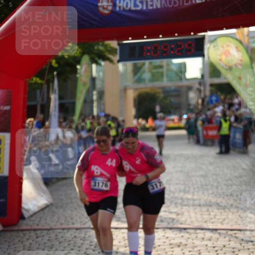 13.06.2025 - Holstenköstenlauf Felixshl http://msf.ph/oto/7925660 13.06.2025 20:09:28 Laufen 3176, 3179 meine-sportfotos.de