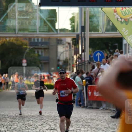 13.06.2025 - Holstenköstenlauf Felixshl http://msf.ph/oto/7925808 13.06.2025 20:10:51 Laufen 2490, 2554, 2764 meine-sportfotos.de