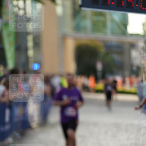 13.06.2025 - Holstenköstenlauf Felixshl http://msf.ph/oto/7926189 13.06.2025 20:14:07 Laufen 2397, 2730 meine-sportfotos.de
