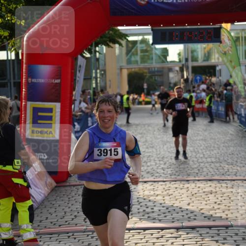 13.06.2025 - Holstenköstenlauf Felixshl http://msf.ph/oto/7926239 13.06.2025 20:14:21 Laufen 2319, 2903, 3915, 3935 meine-sportfotos.de