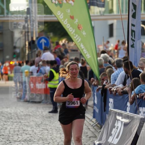13.06.2025 - Holstenköstenlauf Felixshl http://msf.ph/oto/7926300 13.06.2025 20:15:04 Laufen 3961 meine-sportfotos.de