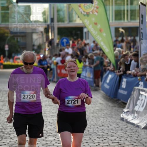 13.06.2025 - Holstenköstenlauf Felixshl http://msf.ph/oto/7926417 13.06.2025 20:16:45 Laufen 2653, 2720, 2721 meine-sportfotos.de