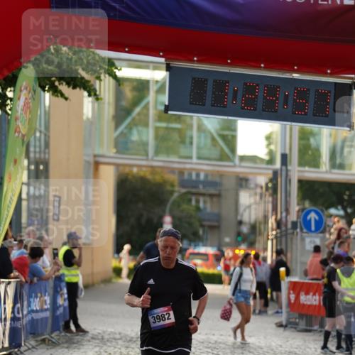 13.06.2025 - Holstenköstenlauf Felixshl http://msf.ph/oto/7926665 13.06.2025 20:24:56 Laufen 3982 meine-sportfotos.de