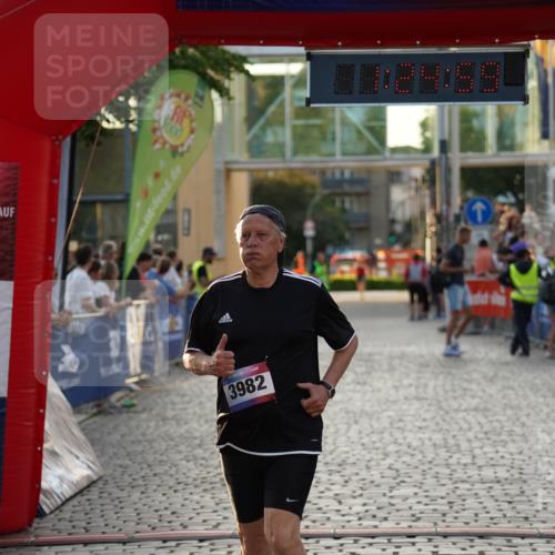 13.06.2025 - Holstenköstenlauf Felixshl http://msf.ph/oto/7926673 13.06.2025 20:24:59 Laufen 3982 meine-sportfotos.de