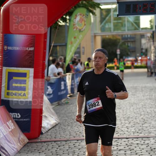13.06.2025 - Holstenköstenlauf Felixshl http://msf.ph/oto/7926677 13.06.2025 20:24:59 Laufen 3982 meine-sportfotos.de