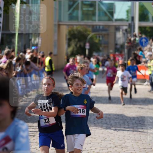 13.06.2025 - Holstenköstenlauf Felixshl http://msf.ph/oto/7927004 13.06.2025 16:50:46 Laufen 22, 407, 408, 818, 1117, 1123, 1409, 1802, 1830, 1848, 1919 meine-sportfotos.de