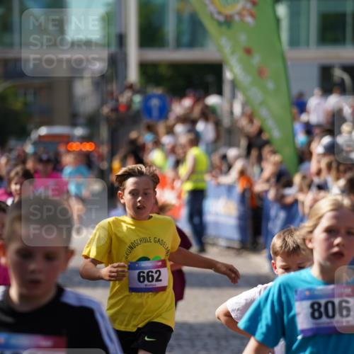 13.06.2025 - Holstenköstenlauf Felixshl http://msf.ph/oto/7927116 13.06.2025 16:51:37 Laufen 15, 51, 69, 127, 136, 259, 398, 662, 806, 813, 937, 1166, 1167, 1824 meine-sportfotos.de