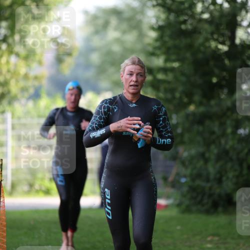 15.06.2025 - 7 Türme Triathlon Michael Strokosch http://msf.ph/oto/7928415 15.06.2025 09:17:04 Schwimmen 81, 82 meine-sportfotos.de