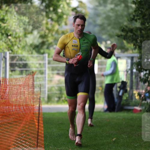 15.06.2025 - 7 Türme Triathlon Michael Strokosch http://msf.ph/oto/7929099 15.06.2025 09:27:24 Schwimmen 51, 52 meine-sportfotos.de