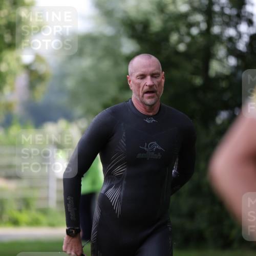 15.06.2025 - 7 Türme Triathlon Michael Strokosch http://msf.ph/oto/7929113 15.06.2025 09:27:28 Schwimmen 51, 52 meine-sportfotos.de