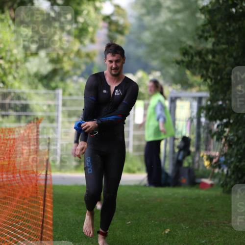15.06.2025 - 7 Türme Triathlon Michael Strokosch http://msf.ph/oto/7929153 15.06.2025 09:29:13 Schwimmen 154, 155 meine-sportfotos.de