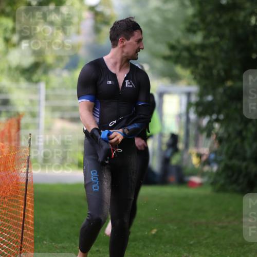 15.06.2025 - 7 Türme Triathlon Michael Strokosch http://msf.ph/oto/7929155 15.06.2025 09:29:14 Schwimmen 154, 155 meine-sportfotos.de