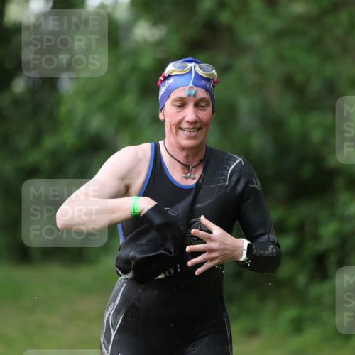 15.06.2025 - 7 Türme Triathlon Michael Strokosch http://msf.ph/oto/7929164 15.06.2025 09:29:17 Schwimmen 154, 155 meine-sportfotos.de