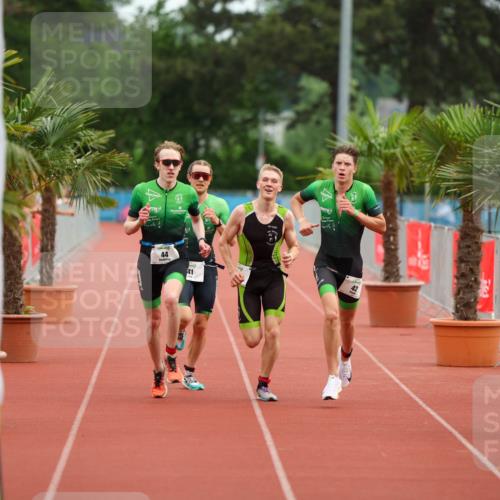 15.06.2025 - 7 Türme Triathlon Michael Strokosch http://msf.ph/oto/7929485 15.06.2025 10:13:33 Ziel 41, 42, 43, 44 meine-sportfotos.de