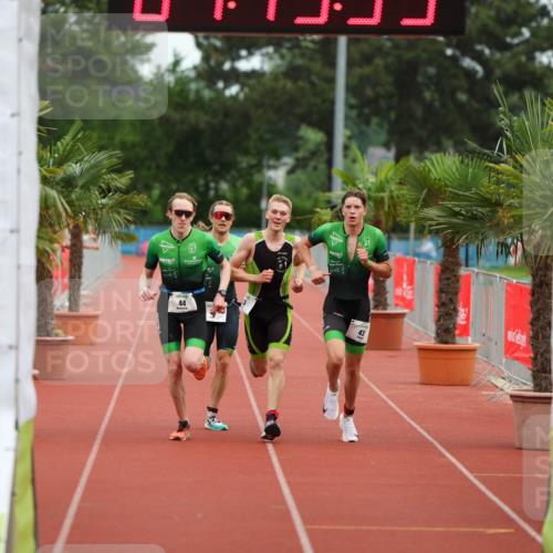 15.06.2025 - 7 Türme Triathlon Michael Strokosch http://msf.ph/oto/7929487 15.06.2025 10:13:34 Ziel 41, 42, 43, 44 meine-sportfotos.de