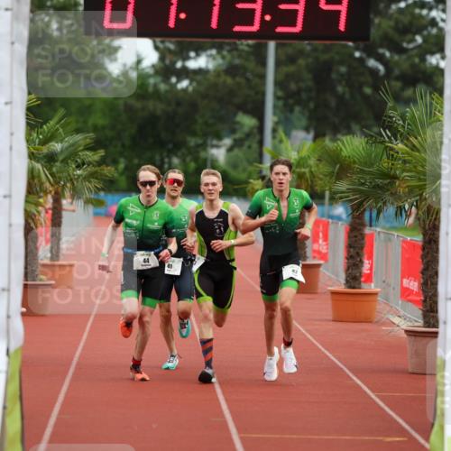 15.06.2025 - 7 Türme Triathlon Michael Strokosch http://msf.ph/oto/7929488 15.06.2025 10:13:34 Ziel 41, 42, 43, 44 meine-sportfotos.de