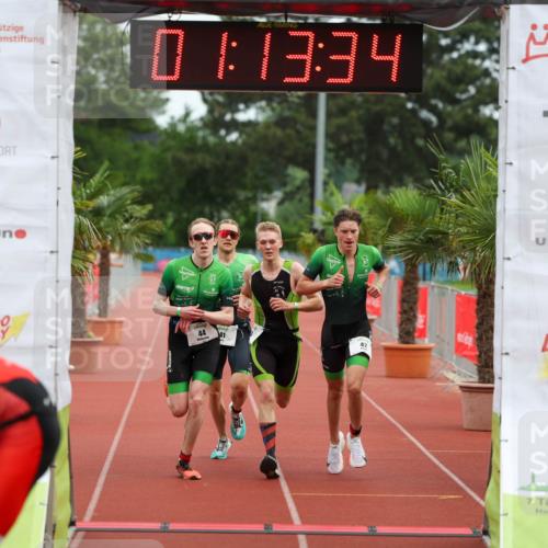 15.06.2025 - 7 Türme Triathlon Michael Strokosch http://msf.ph/oto/7929490 15.06.2025 10:13:35 Ziel 41, 42, 43, 44 meine-sportfotos.de
