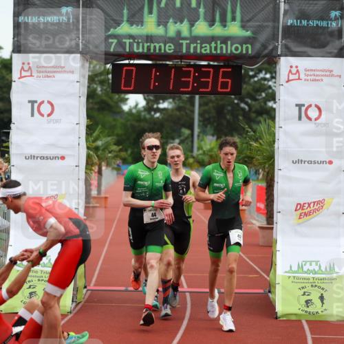 15.06.2025 - 7 Türme Triathlon Michael Strokosch http://msf.ph/oto/7929495 15.06.2025 10:13:36 Ziel 41, 42, 43, 44 meine-sportfotos.de