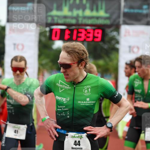 15.06.2025 - 7 Türme Triathlon Michael Strokosch http://msf.ph/oto/7929505 15.06.2025 10:13:39 Ziel 41, 42, 43, 44 meine-sportfotos.de