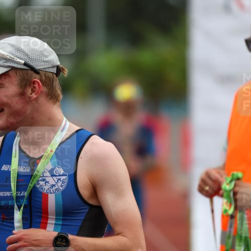 15.06.2025 - 7 Türme Triathlon Michael Strokosch http://msf.ph/oto/7929529 15.06.2025 10:14:48 Ziel 36, 38, 39, 40 meine-sportfotos.de