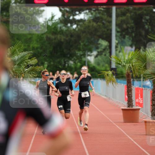 15.06.2025 - 7 Türme Triathlon Michael Strokosch http://msf.ph/oto/7929537 15.06.2025 10:15:35 Ziel  meine-sportfotos.de