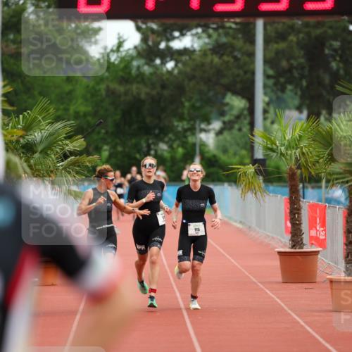 15.06.2025 - 7 Türme Triathlon Michael Strokosch http://msf.ph/oto/7929538 15.06.2025 10:15:35 Ziel  meine-sportfotos.de