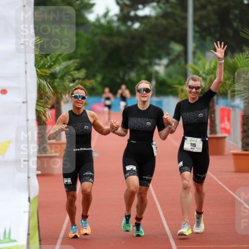 15.06.2025 - 7 Türme Triathlon Michael Strokosch http://msf.ph/oto/7929543 15.06.2025 10:15:39 Ziel 113, 114, 115 meine-sportfotos.de