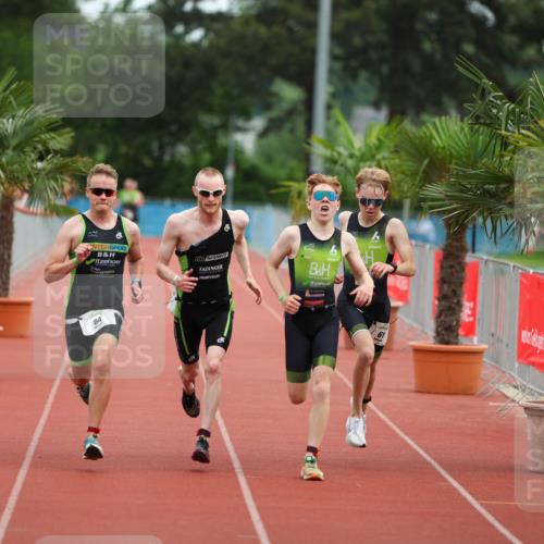 15.06.2025 - 7 Türme Triathlon Michael Strokosch http://msf.ph/oto/7929558 15.06.2025 10:16:01 Ziel 61, 63, 64, 65, 97, 99, 100 meine-sportfotos.de