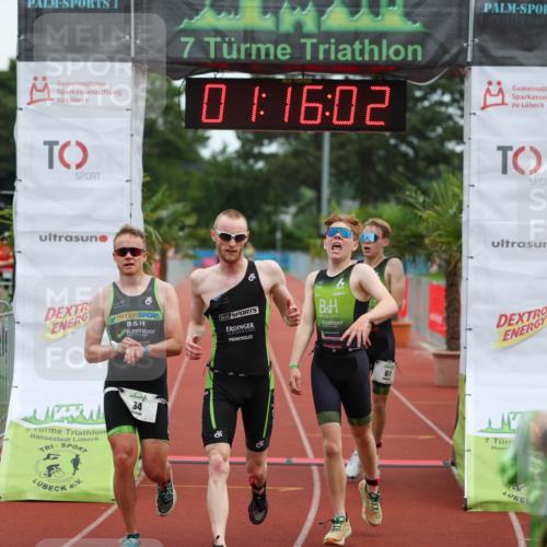 15.06.2025 - 7 Türme Triathlon Michael Strokosch http://msf.ph/oto/7929568 15.06.2025 10:16:03 Ziel 61, 63, 64, 65 meine-sportfotos.de
