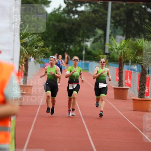 15.06.2025 - 7 Türme Triathlon Michael Strokosch http://msf.ph/oto/7929573 15.06.2025 10:16:17 Ziel 105, 106, 107 meine-sportfotos.de