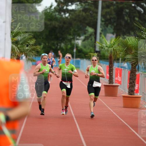 15.06.2025 - 7 Türme Triathlon Michael Strokosch http://msf.ph/oto/7929574 15.06.2025 10:16:17 Ziel 105, 106, 107 meine-sportfotos.de