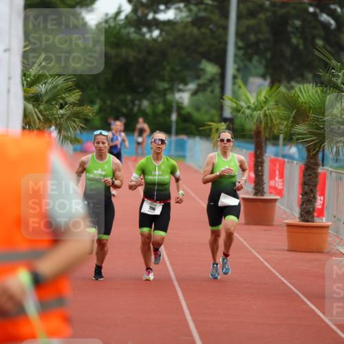 15.06.2025 - 7 Türme Triathlon Michael Strokosch http://msf.ph/oto/7929575 15.06.2025 10:16:18 Ziel 105, 106, 107 meine-sportfotos.de