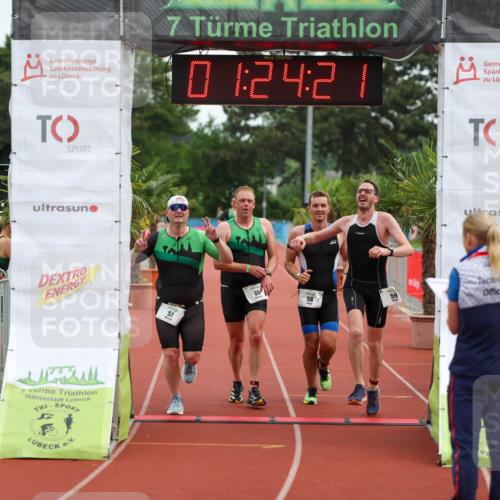 15.06.2025 - 7 Türme Triathlon Michael Strokosch http://msf.ph/oto/7929749 15.06.2025 10:24:21 Ziel 57, 58, 59, 60 meine-sportfotos.de