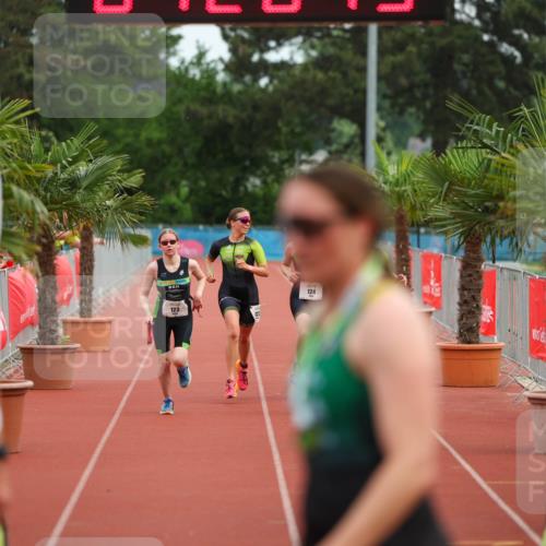 15.06.2025 - 7 Türme Triathlon Michael Strokosch http://msf.ph/oto/7929815 15.06.2025 10:26:43 Ziel 121, 122, 123, 124 meine-sportfotos.de
