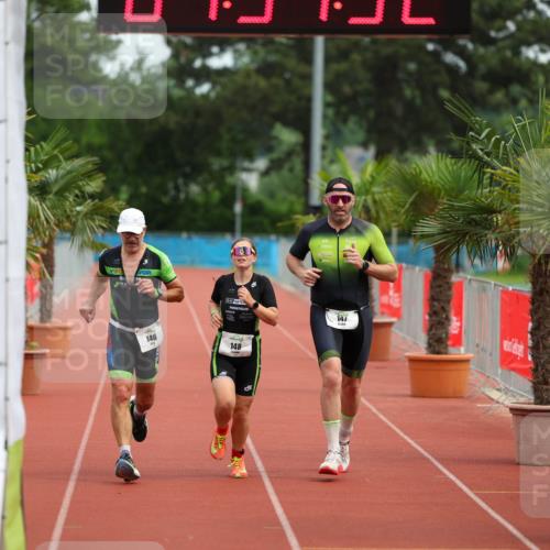 15.06.2025 - 7 Türme Triathlon Michael Strokosch http://msf.ph/oto/7929998 15.06.2025 10:34:52 Ziel 146, 147, 148 meine-sportfotos.de