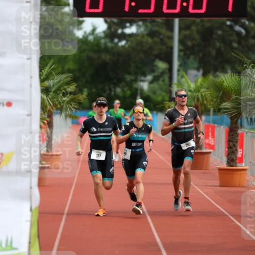 15.06.2025 - 7 Türme Triathlon Michael Strokosch http://msf.ph/oto/7930044 15.06.2025 10:36:05 Ziel 137, 138, 140 meine-sportfotos.de