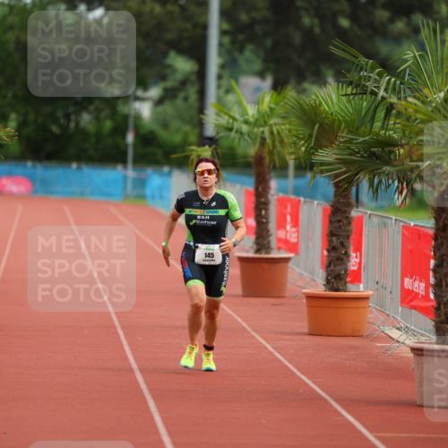 15.06.2025 - 7 Türme Triathlon Michael Strokosch http://msf.ph/oto/7930073 15.06.2025 10:37:29 Ziel 145 meine-sportfotos.de