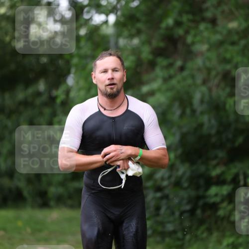 15.06.2025 - 7 Türme Triathlon Michael Strokosch http://msf.ph/oto/7930224 15.06.2025 12:23:16 Schwimmen 353, 376, 388, 422, 436, 457, 474, 546, 558, 606, 681 meine-sportfotos.de