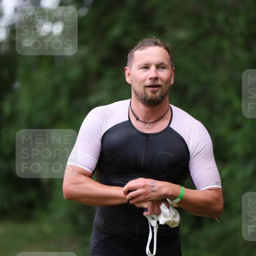 15.06.2025 - 7 Türme Triathlon Michael Strokosch http://msf.ph/oto/7930229 15.06.2025 12:23:17 Schwimmen 376, 388, 422, 436, 457, 474, 541, 546, 558, 606, 681 meine-sportfotos.de