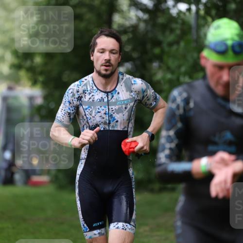15.06.2025 - 7 Türme Triathlon Michael Strokosch http://msf.ph/oto/7930265 15.06.2025 12:23:34 Schwimmen 388, 422, 457, 467, 474, 541, 558, 582, 606, 639 meine-sportfotos.de