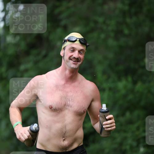 15.06.2025 - 7 Türme Triathlon Michael Strokosch http://msf.ph/oto/7930314 15.06.2025 12:23:49 Schwimmen 467, 580, 582, 639 meine-sportfotos.de