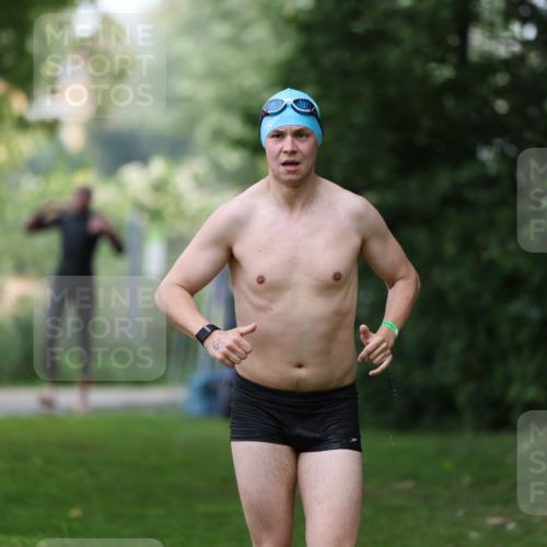 15.06.2025 - 7 Türme Triathlon Michael Strokosch http://msf.ph/oto/7930354 15.06.2025 12:24:16 Schwimmen 355, 449, 527, 643 meine-sportfotos.de