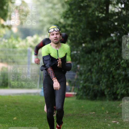 15.06.2025 - 7 Türme Triathlon Michael Strokosch http://msf.ph/oto/7930362 15.06.2025 12:24:23 Schwimmen 355, 361, 449, 527, 643 meine-sportfotos.de
