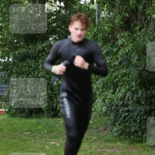 15.06.2025 - 7 Türme Triathlon Michael Strokosch http://msf.ph/oto/7930411 15.06.2025 12:25:21 Schwimmen 379, 441, 587, 663 meine-sportfotos.de