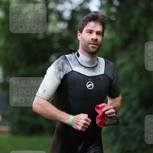 15.06.2025 - 7 Türme Triathlon Michael Strokosch http://msf.ph/oto/7930513 15.06.2025 12:26:15 Schwimmen 393, 398, 456, 469, 479, 600, 621 meine-sportfotos.de